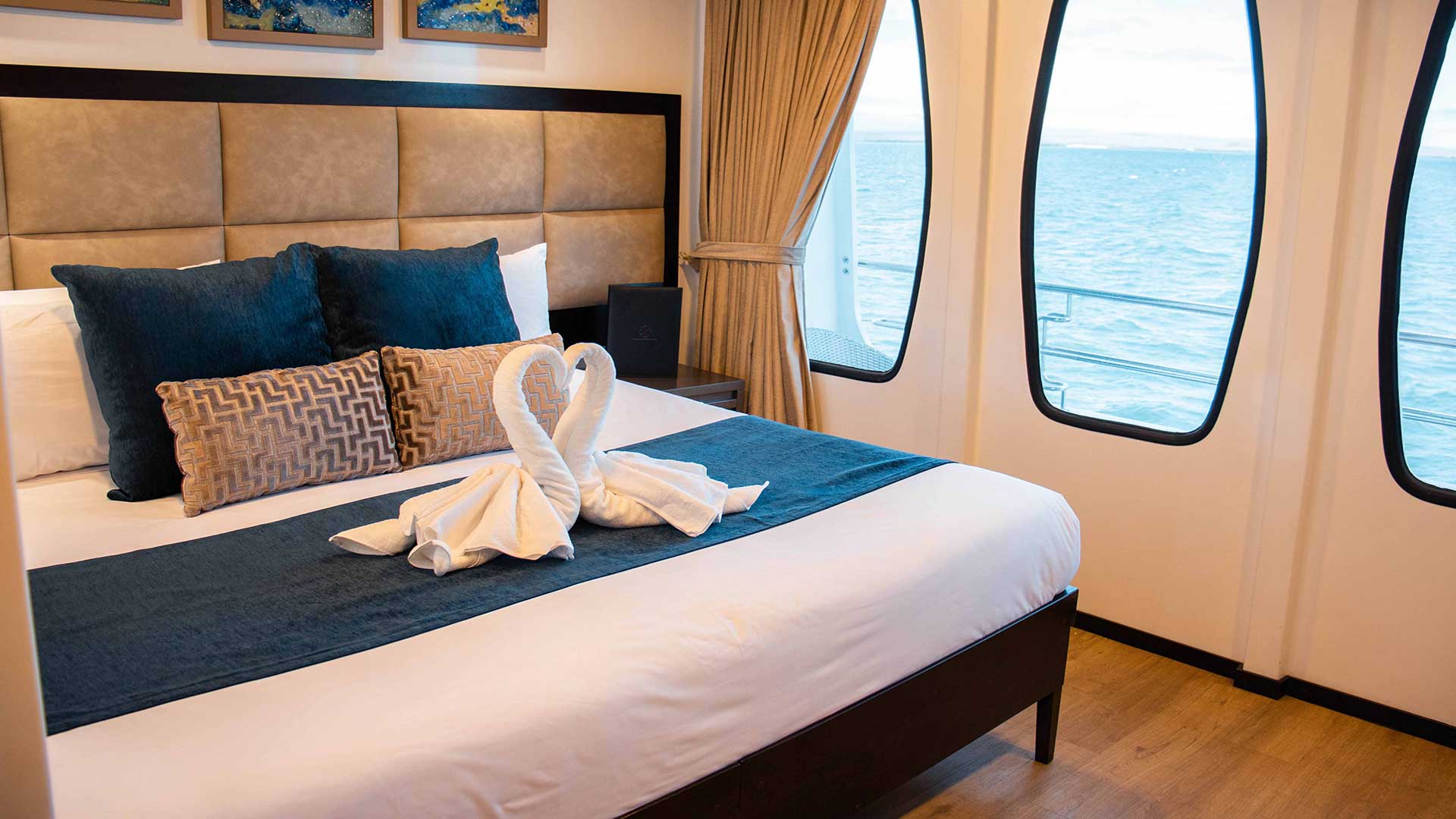 Cabins Slide Alya Catamaran - Galaxy Cruises